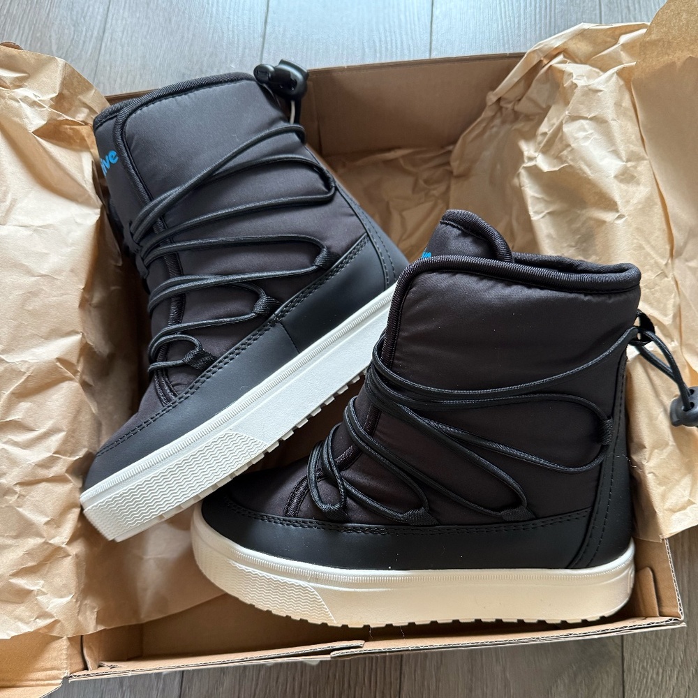 NWB Native Chamonix Boots J1